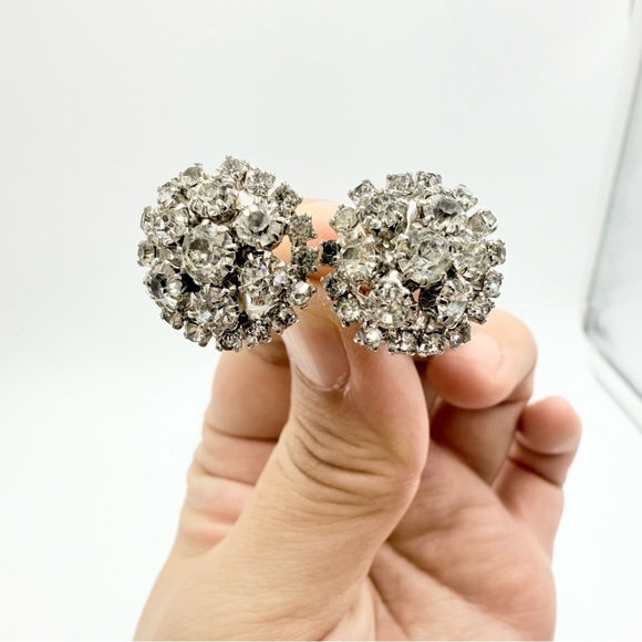 Vintage Clear Rhinestone Clip On Silver
Tone Earrings - Picture 3 of 7